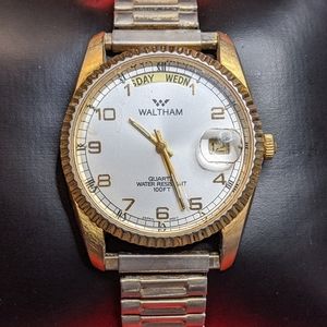 Waltham day date quartz watch